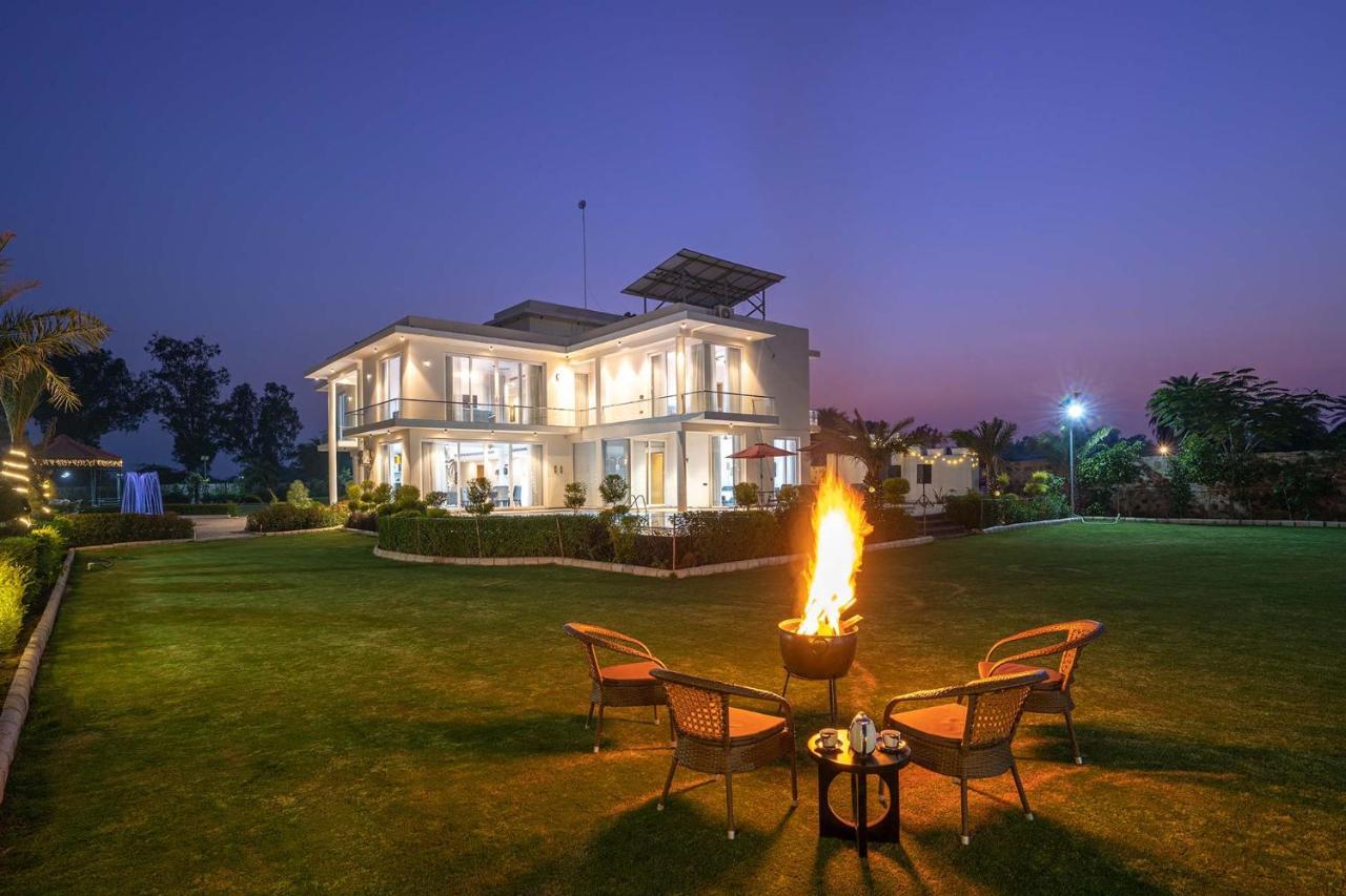 Stayvista At Le Blanc Escape W Outdoor Pool Sohna Ngoại thất bức ảnh