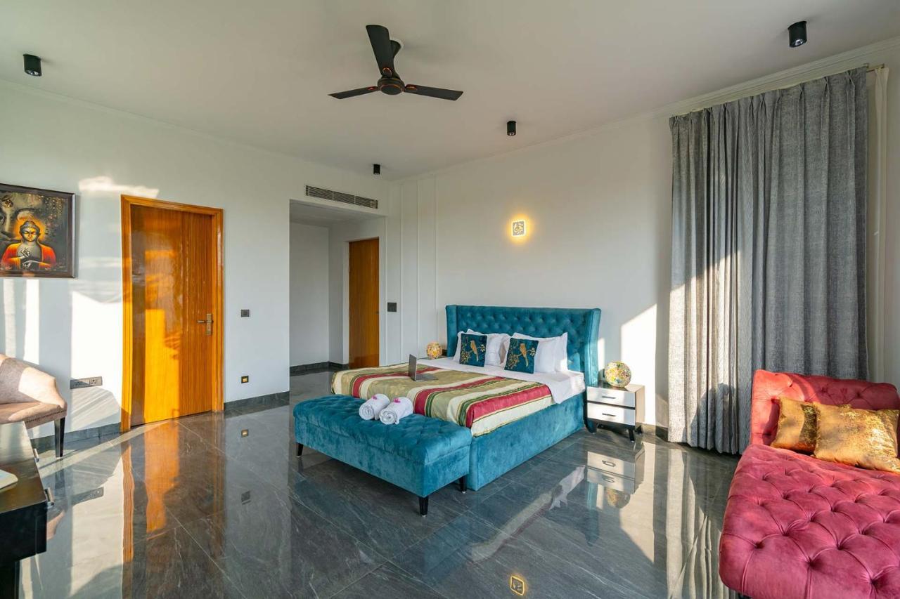Stayvista At Le Blanc Escape W Outdoor Pool Sohna Ngoại thất bức ảnh