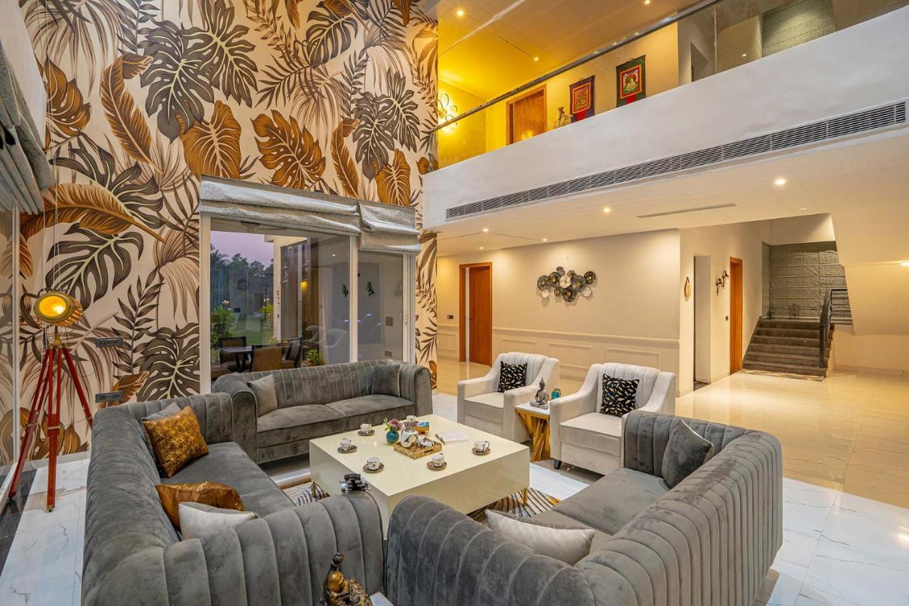 Stayvista At Le Blanc Escape W Outdoor Pool Sohna Ngoại thất bức ảnh