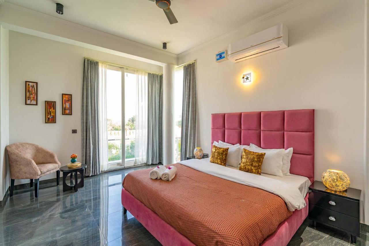 Stayvista At Le Blanc Escape W Outdoor Pool Sohna Ngoại thất bức ảnh