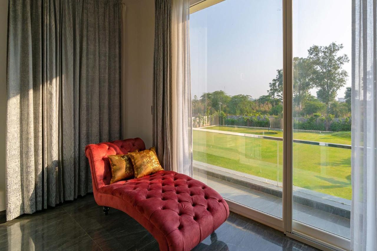 Stayvista At Le Blanc Escape W Outdoor Pool Sohna Ngoại thất bức ảnh