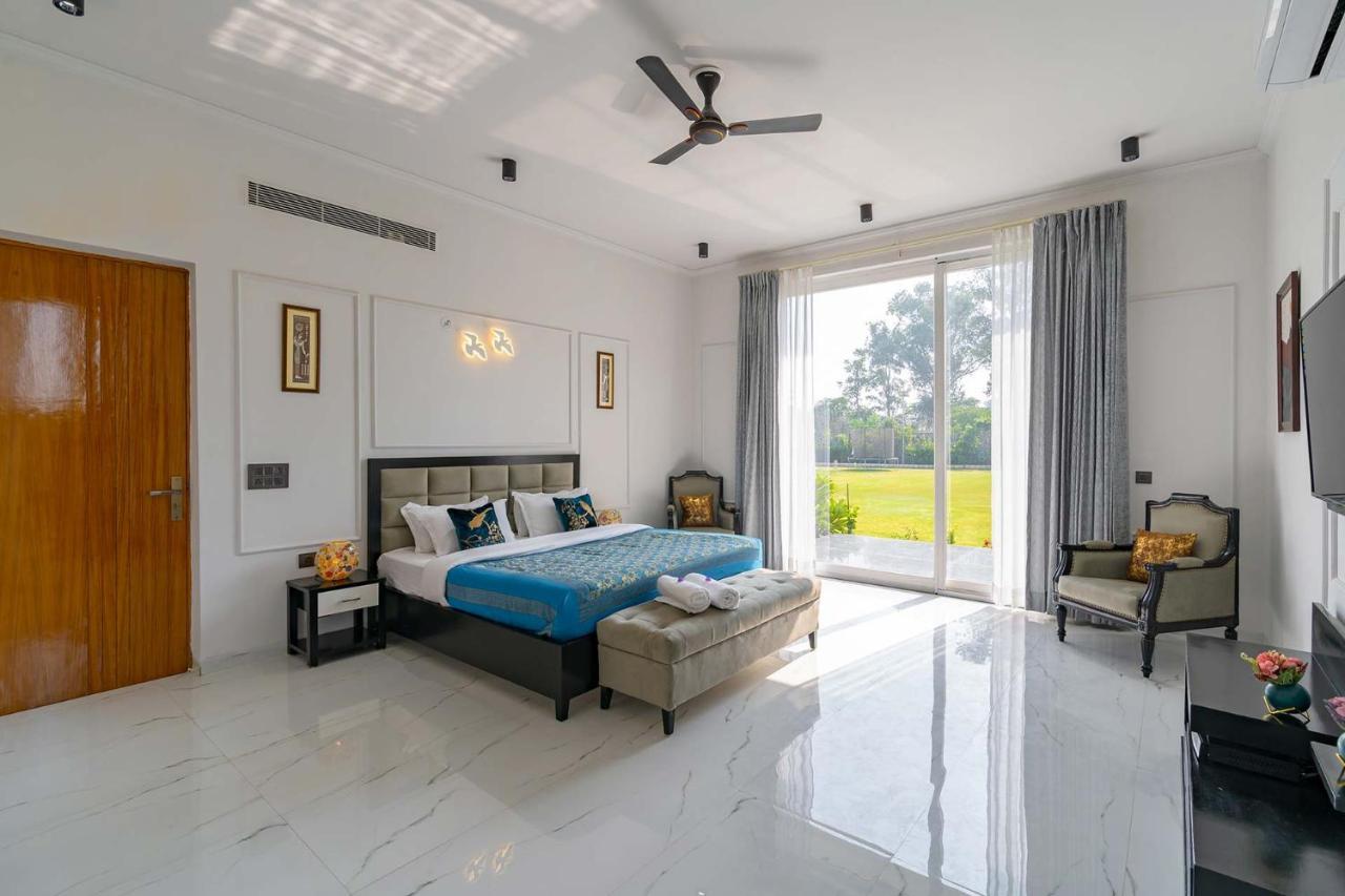 Stayvista At Le Blanc Escape W Outdoor Pool Sohna Ngoại thất bức ảnh