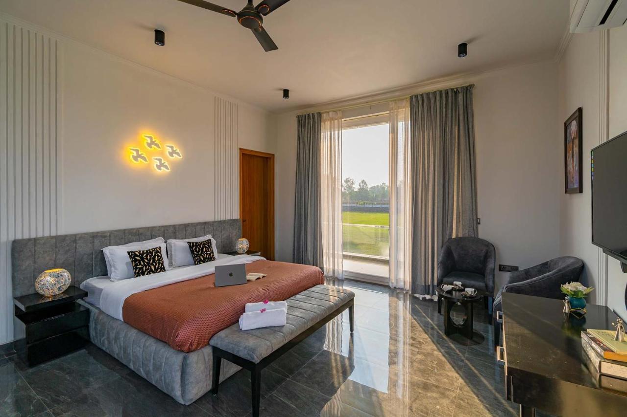 Stayvista At Le Blanc Escape W Outdoor Pool Sohna Ngoại thất bức ảnh