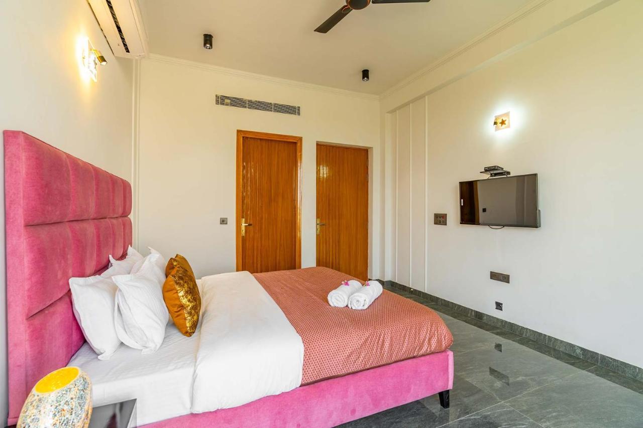 Stayvista At Le Blanc Escape W Outdoor Pool Sohna Ngoại thất bức ảnh