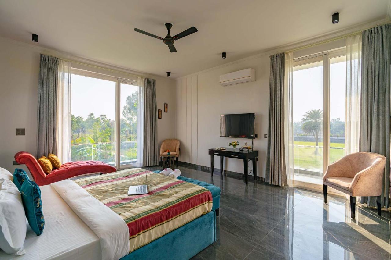 Stayvista At Le Blanc Escape W Outdoor Pool Sohna Ngoại thất bức ảnh